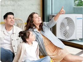 Familie genießt erfrischende Kühlung mit Danyon Klimageräten.